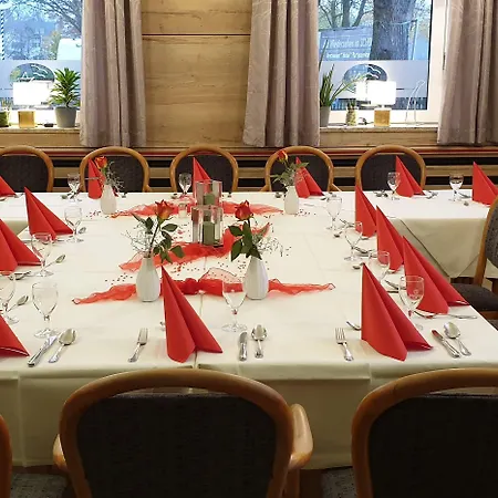 Schollers Restaurant & 3* ريندسبورغ