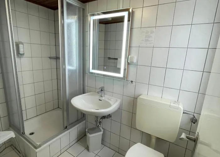 מלון Schollers Restaurant & 3*